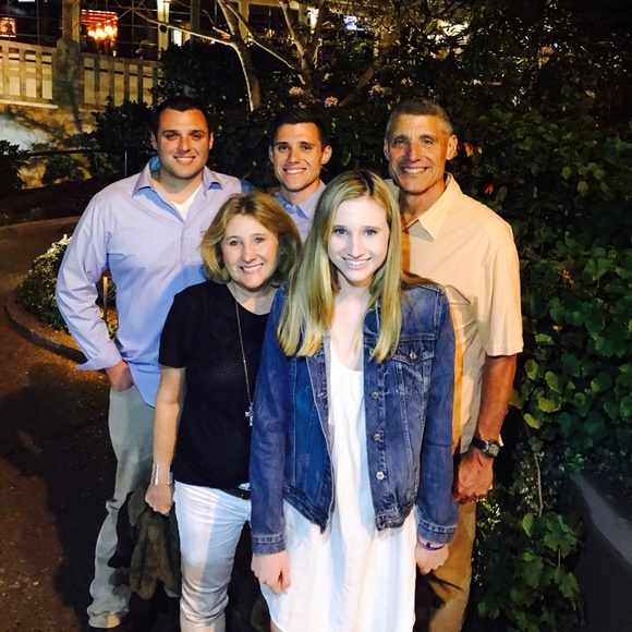 Meet your Posher, Mary Beth - Picture 2 of 4